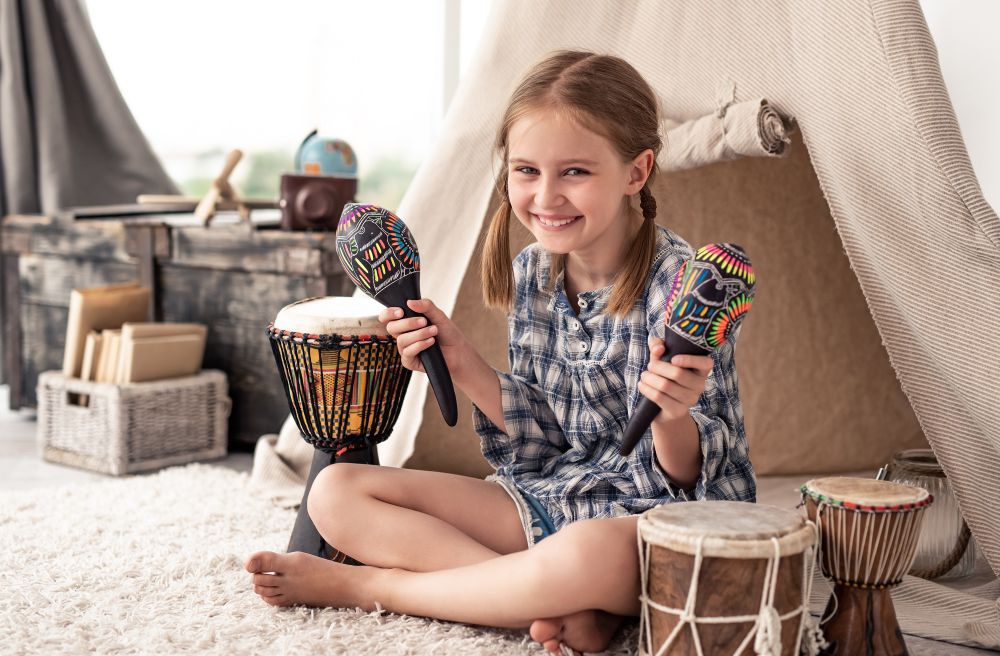 Meisje met shakers