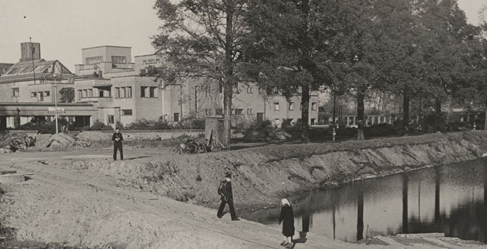 Tankgracht op de plek waar nu het Museon staat